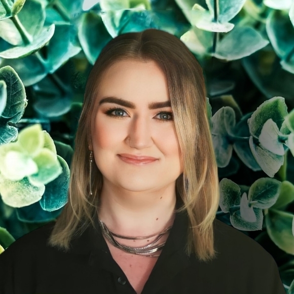 Meet your Posher, Lindsey - Picture 2 of 2